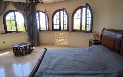 Fantastic villa with large plot, offering privacy and sea views.